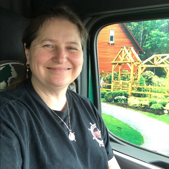 Leanna Lilienthal - Poshmark Profile Picture of Leanna Lilienthal (@leannalily) on Poshmark