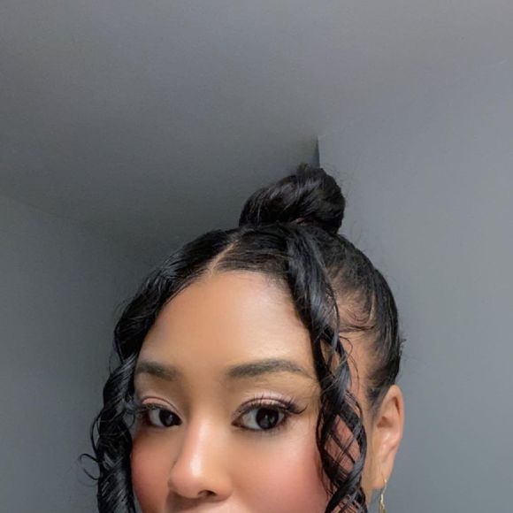 Profile Picture of Saiko Striplin (@saikostriplin) on Poshmark