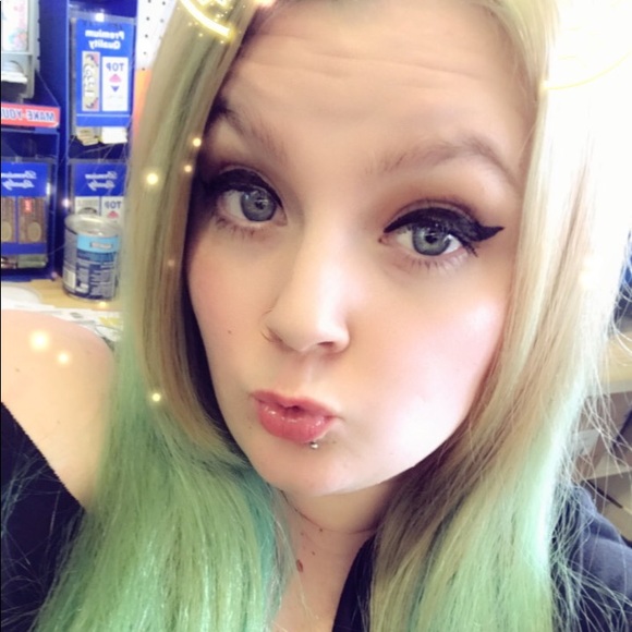 Profile Picture of Celine Mcdanel (@momofone17) on Poshmark