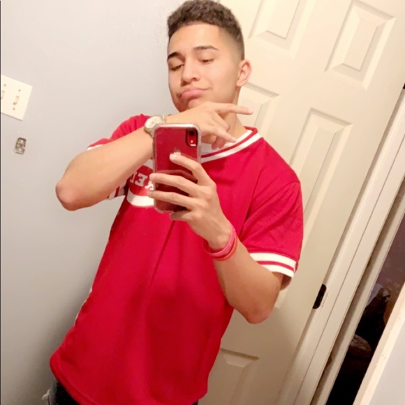 Profile Picture of Chris Robles (@chrisrobles7) on Poshmark