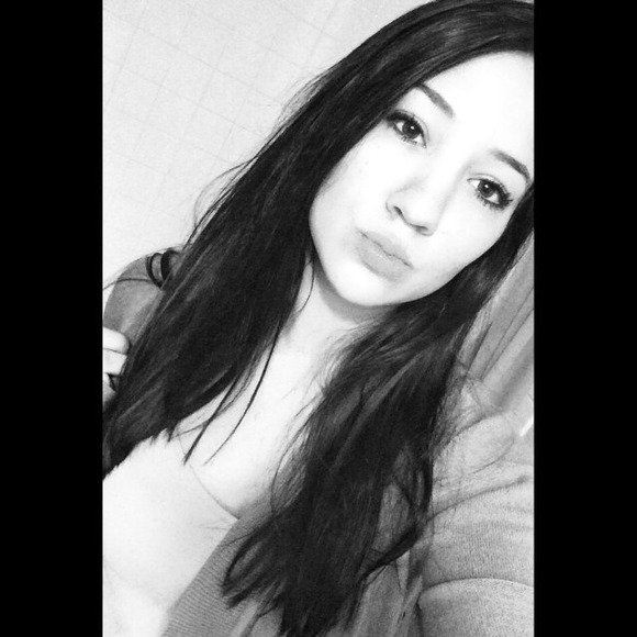 Profile Picture of Irena Salkic (@_irenasalkic_) on Poshmark