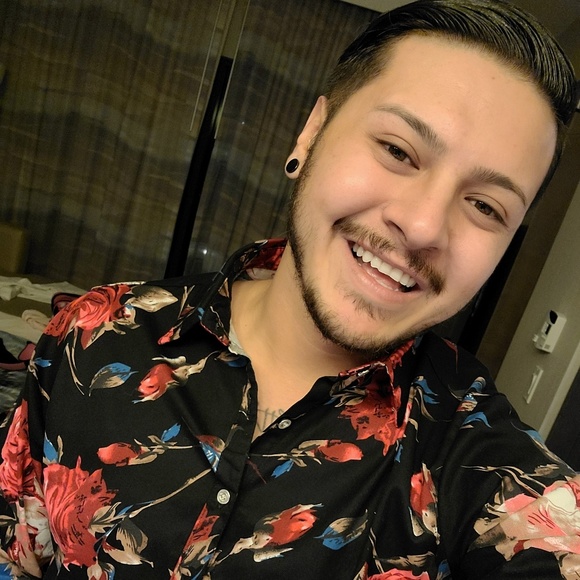 Profile Picture of Michael Perrette (@perrette321) on Poshmark