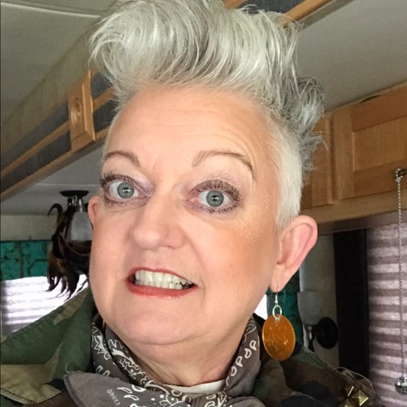 Profile Picture of Pattye Poole (@ppoole) on Poshmark
