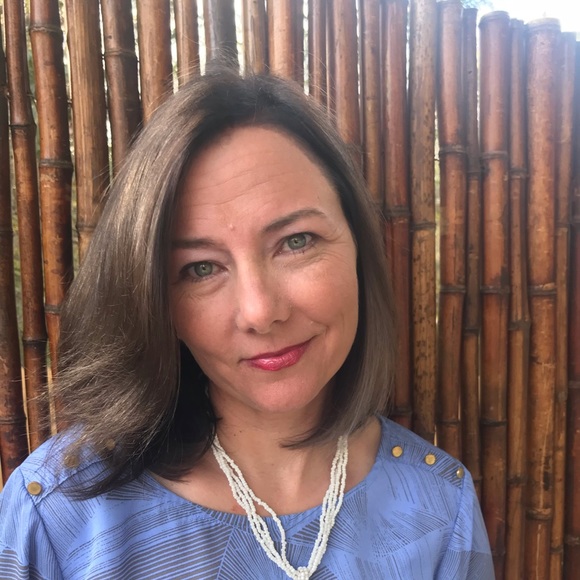 Profile Picture of Veronica James (@vtj113) on Poshmark