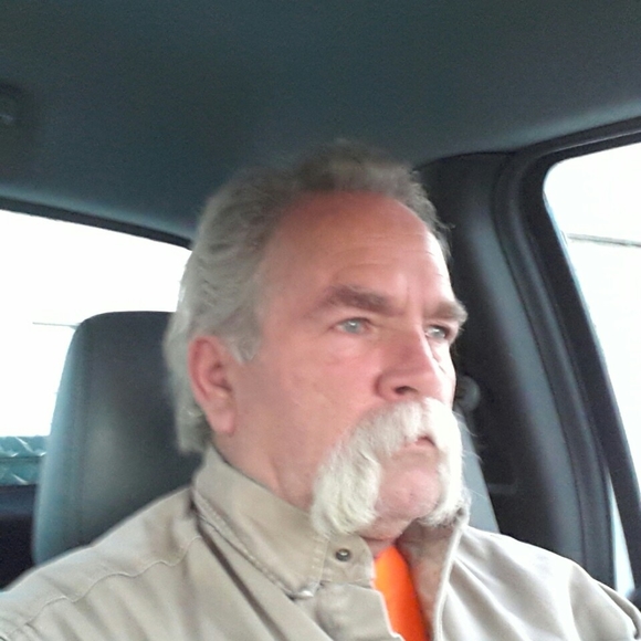 Profile Picture of Michael Hosse (@hosse) on Poshmark