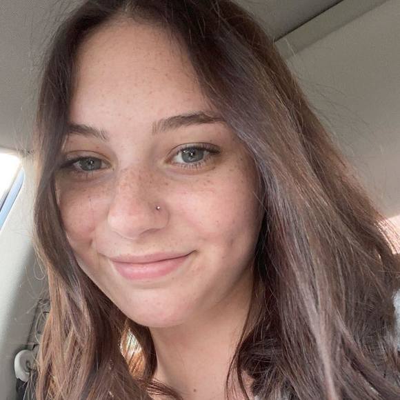 Profile Picture of Kiersten Peryer (@kierstenperyer) on Poshmark