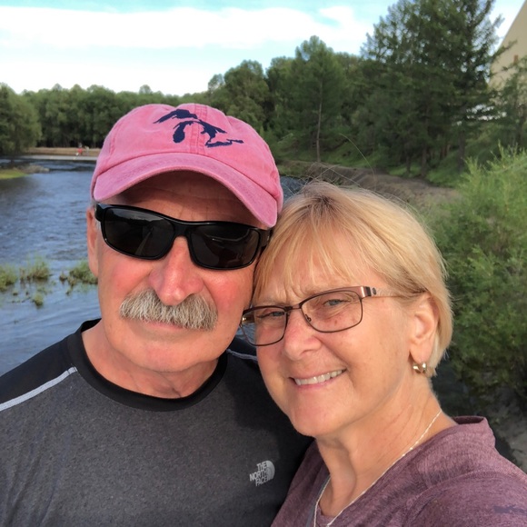 Profile Picture of Linda Jannette (@nanalinda311) on Poshmark