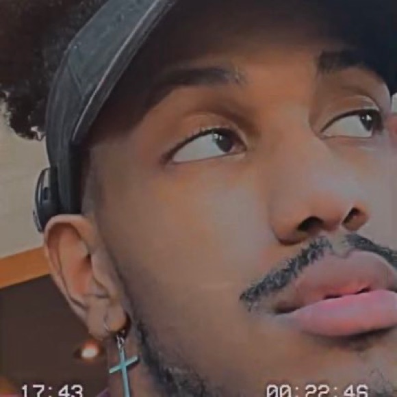 Profile Picture of Xavier Gibson (@xavierdgibs) on Poshmark