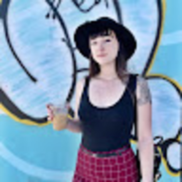 Profile Picture of Kelsi Mckee-morris (@kelsixmorris) on Poshmark
