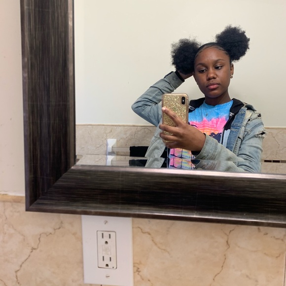 Profile Picture of Makayla Nicholson (@kayla_bayla943) on Poshmark