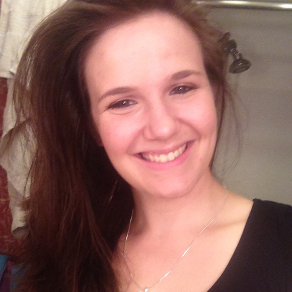 Profile Picture of Jessica Michell (@jessica_michell) on Poshmark