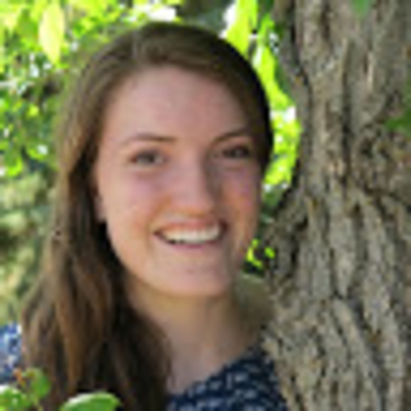 Profile Picture of Joelle Skinner (@joelleskinner) on Poshmark