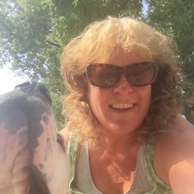 Profile Picture of Pam Ledbetter (@pezz1am) on Twitter