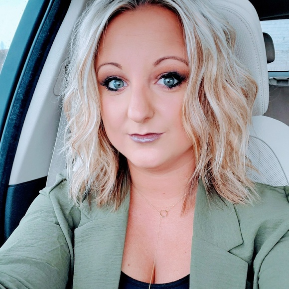 Profile Picture of Kelsey Wiesman (@kwiesman0108) on Poshmark