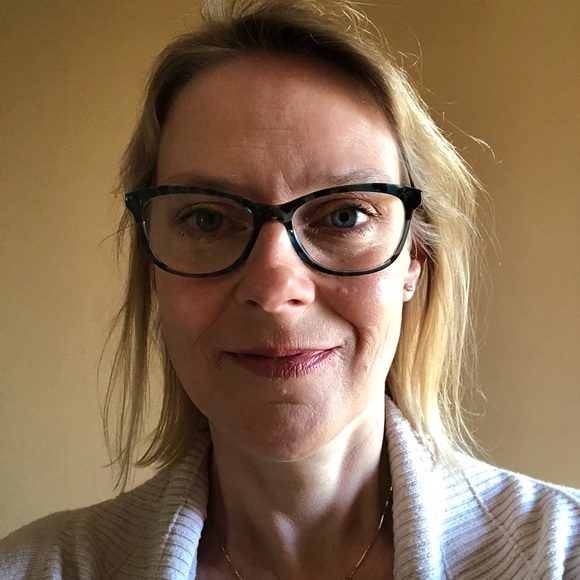 Profile Picture of Paula Moffat (@pkmoff) on Poshmark