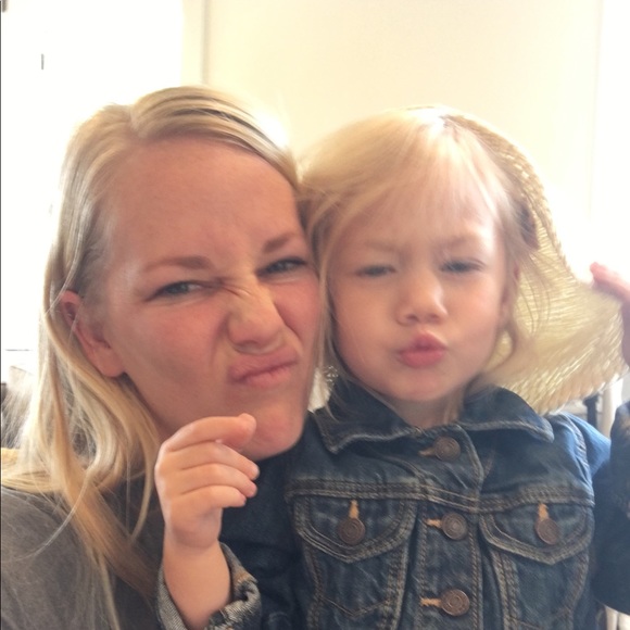 Molly Dieckmeyer - Poshmark Profile Picture of Molly Dieckmeyer (@mollydieckmeyer) on Poshmark