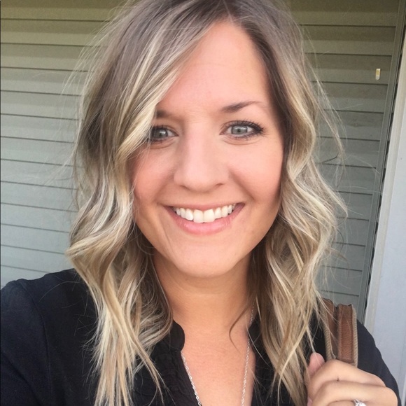 Profile Picture of Hannah Winberg (@hannahvb4) on Poshmark