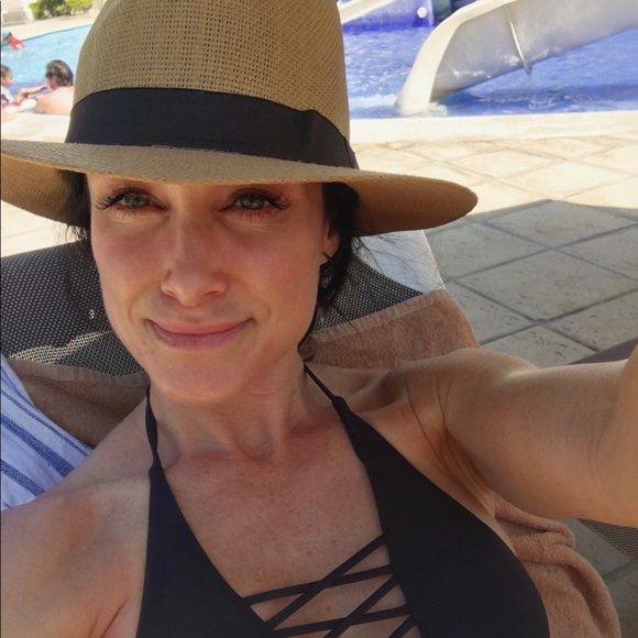 Profile Picture of Cindy Stibbard (@cindystibbs) on Poshmark