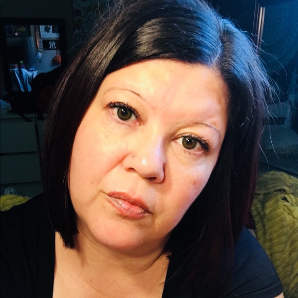 Profile Picture of Tinamarie Gallegos (@tinamarieg808) on Poshmark