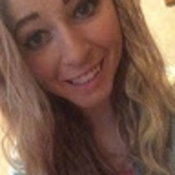 Profile Picture of Alexanderia Noble (@alexanderianobl) on Poshmark