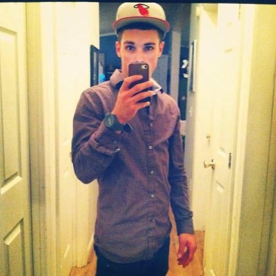 Profile Picture of Robert Hoyle (@RobertH68230168) on Twitter