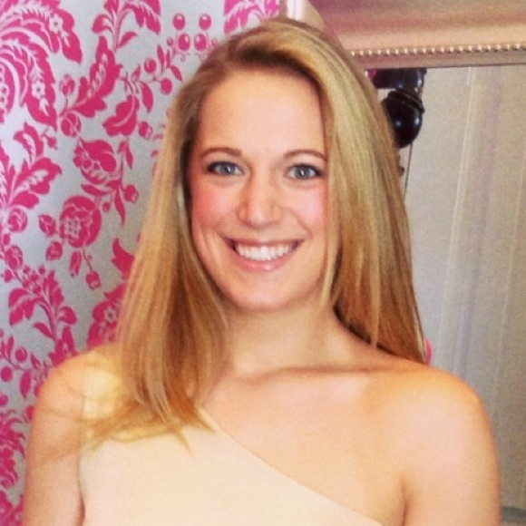 Profile Picture of Mikayla Luciw (@mluciw) on Poshmark