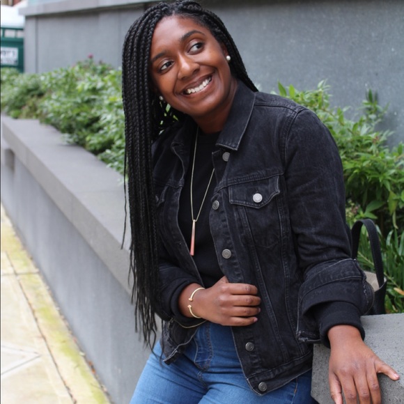 Profile Picture of Kay Duncan (@chasingkaylight) on Poshmark