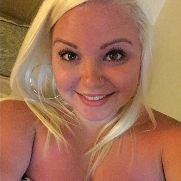 Gloria Kadyk - Poshmark Profile Picture of Gloria Kadyk (@glow90) on Poshmark