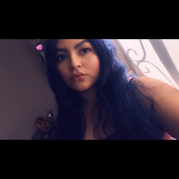 Profile Picture of Carolina Bracamontes (@kinaa1) on Poshmark