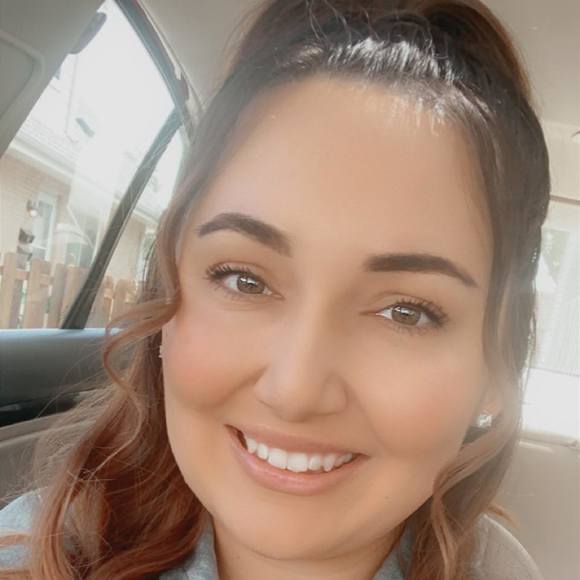 Profile Picture of Heidi Honkamp (@heidihonkamp) on Poshmark