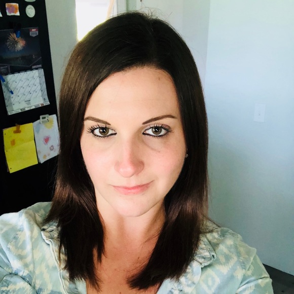 Profile Picture of Lauren Nodine (@lnodine07) on Poshmark