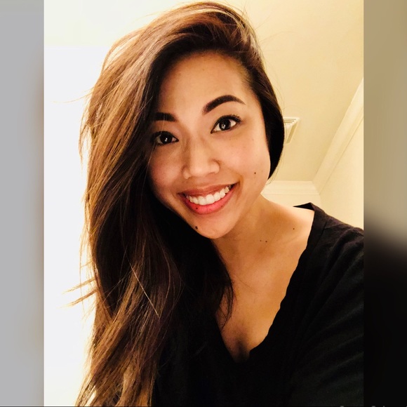 Profile Picture of Christina Apples (@wananu) on Poshmark
