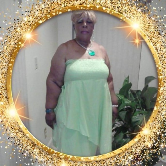 Profile Picture of Faye james williamson James (@fayebird) on Poshmark