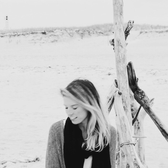 Profile Picture of Katie Capoferri (@kkatiek) on Poshmark