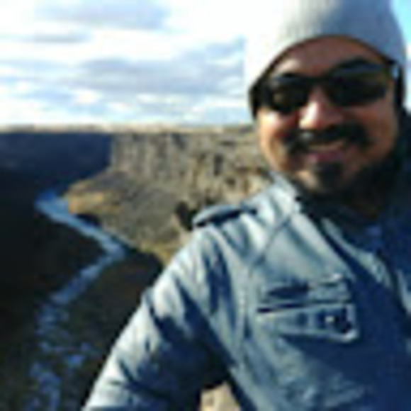 Profile Picture of Vivek Iyer (@vivekiyer110) on Poshmark