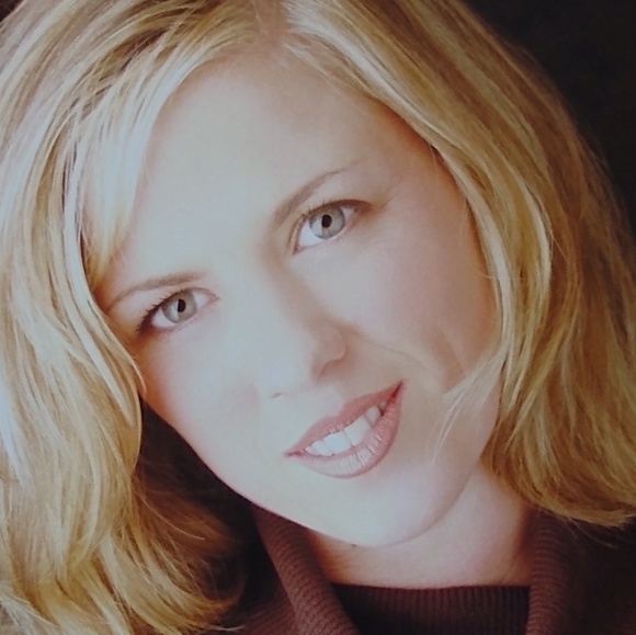 Profile Picture of Bronwen Regnier (@bronwen_elise) on Poshmark