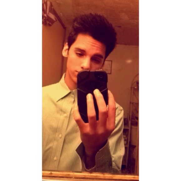 Profile Picture of Joshua Sanchez (@aye_josh) on Poshmark