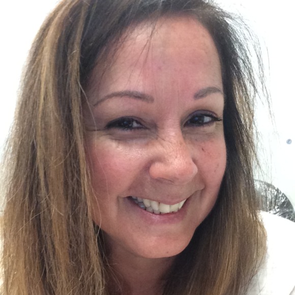 Profile Picture of Lisa Seaton (@lisag818) on Poshmark