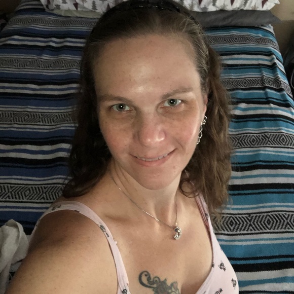 Profile Picture of Rebecca Urmann (@urmann22) on Poshmark