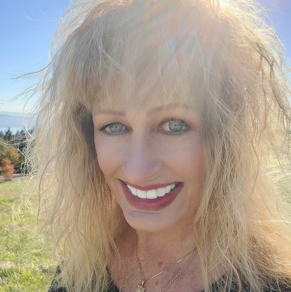 Profile Picture of Nancy Umali (@tranquilart) on Poshmark