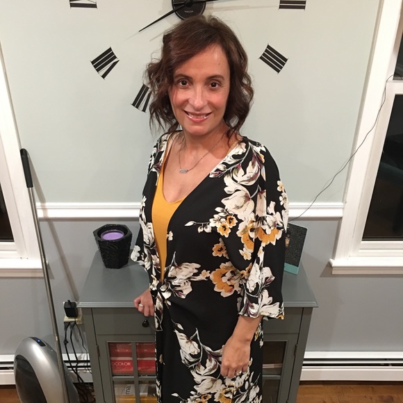 Profile Picture of Lisa Bellas (@lislas) on Poshmark