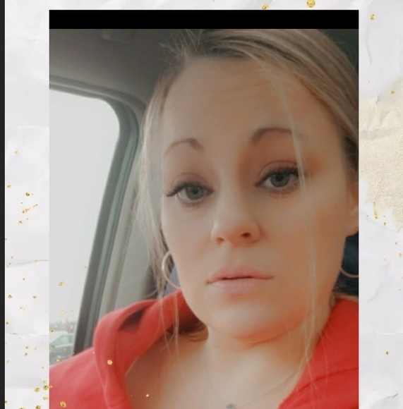 Profile Picture of Holli Milham (@hollimilham) on Poshmark