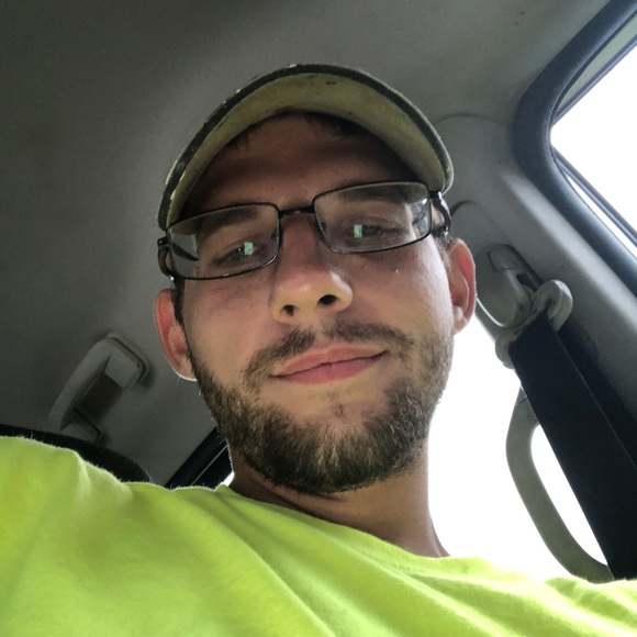 Profile Picture of Andrew Darst (@andrewdarst) on Poshmark