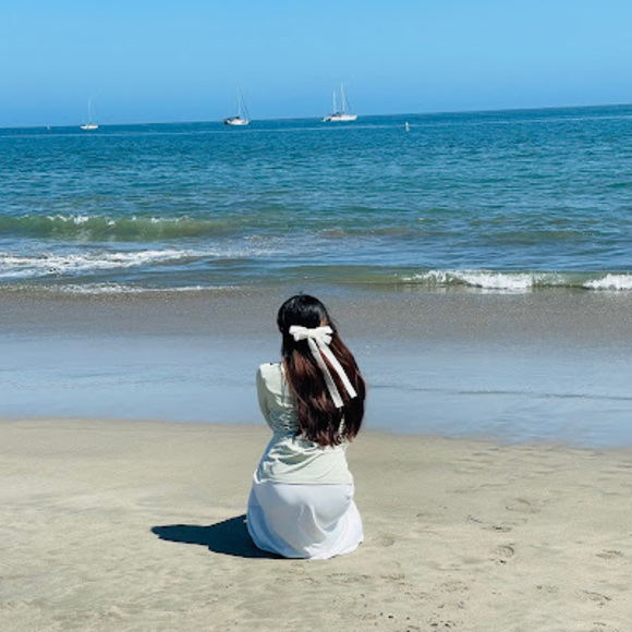 Profile Picture of Rayeshia Sulit (@rayeshiasulit) on Poshmark