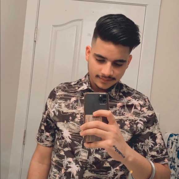 Profile Picture of Harmandeep Singh (@hsdeep918) on Poshmark