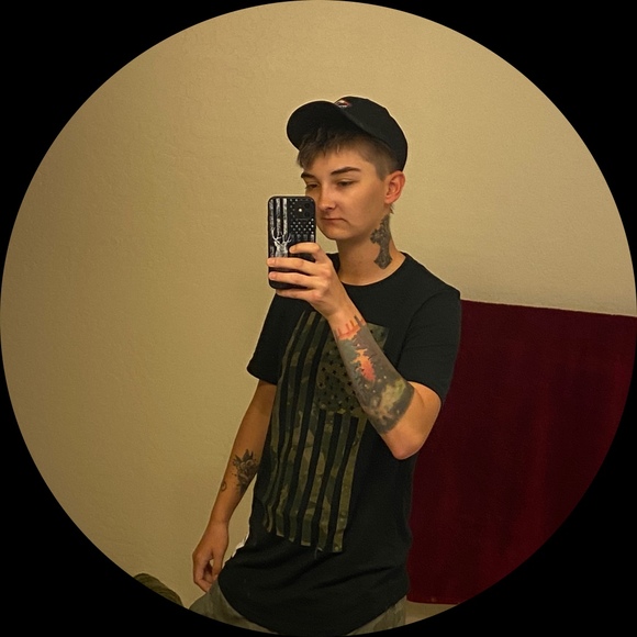 Profile Picture of Caitlin Micklich (@caitmicklich98) on Poshmark
