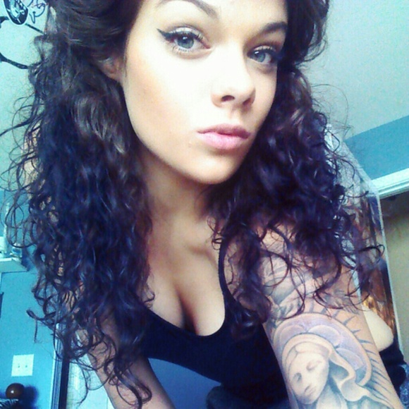 Profile Picture of Alexis Toole (@alexisltoole) on Poshmark