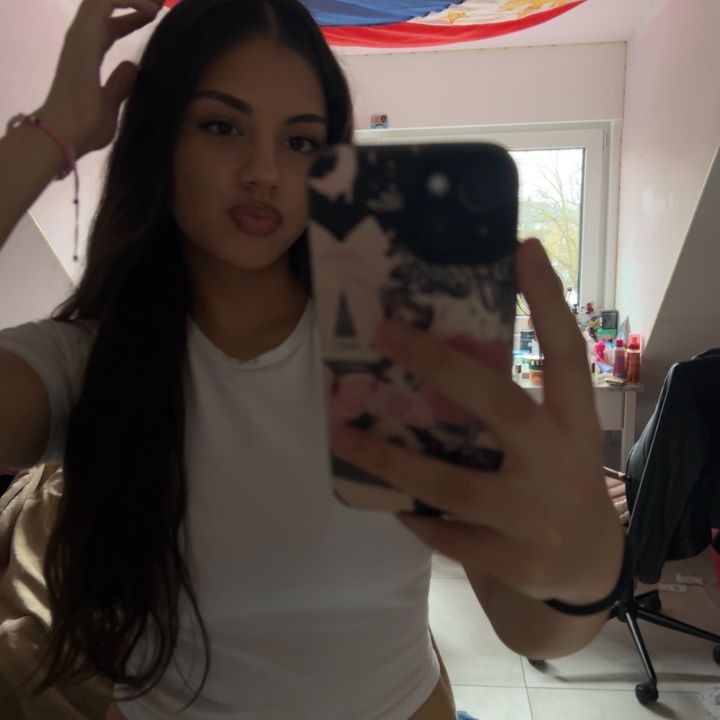Profile Picture of 𝐋𝐚𝐮𝐫𝐚💋 (@laura.xo34) on Tiktok