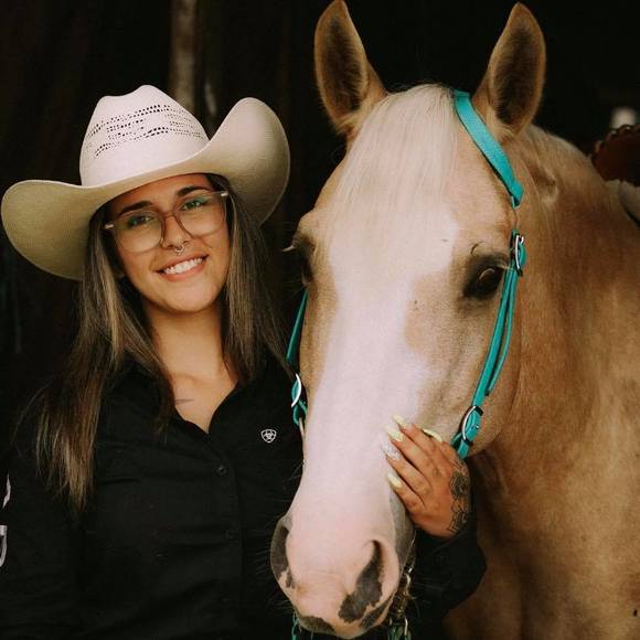 Profile Picture of Amanda Fournier (@amandafourni192) on Poshmark