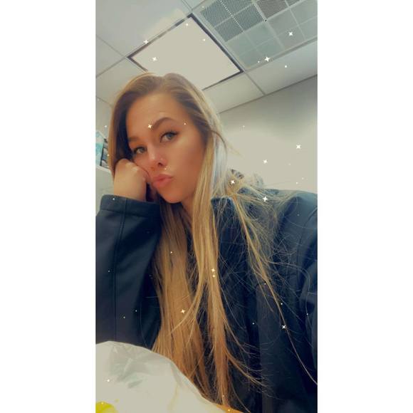Profile Picture of Cheyenne Findlay (@findlaychey) on Poshmark